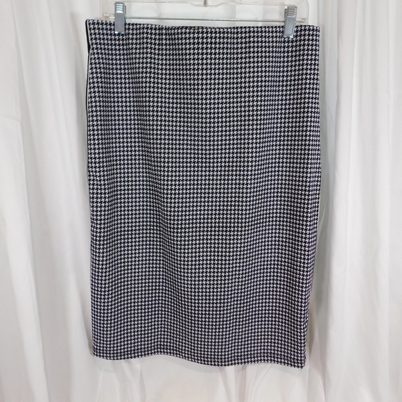 Skirt - Picture 2 of 3